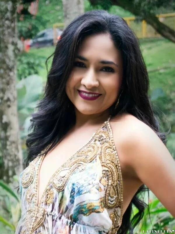 Carolina Profile image 2